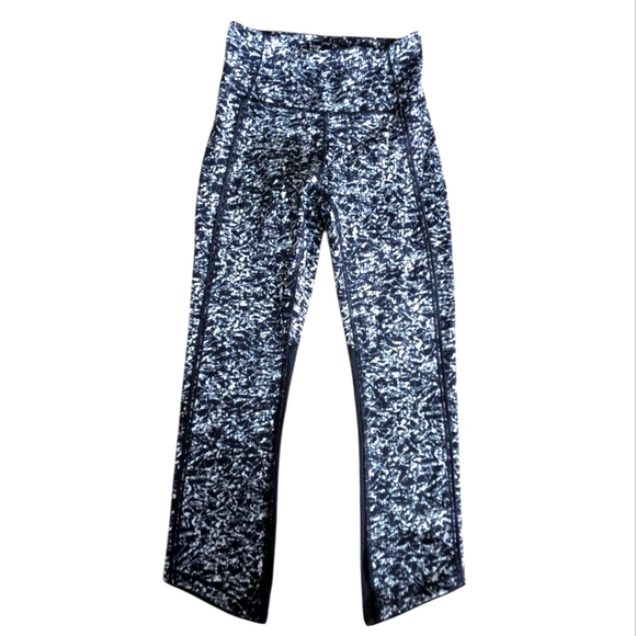 Lululemon Deep Breath Crop (21" ) Iced Wave White Black / Black Size 2 - Picture 9 of 15